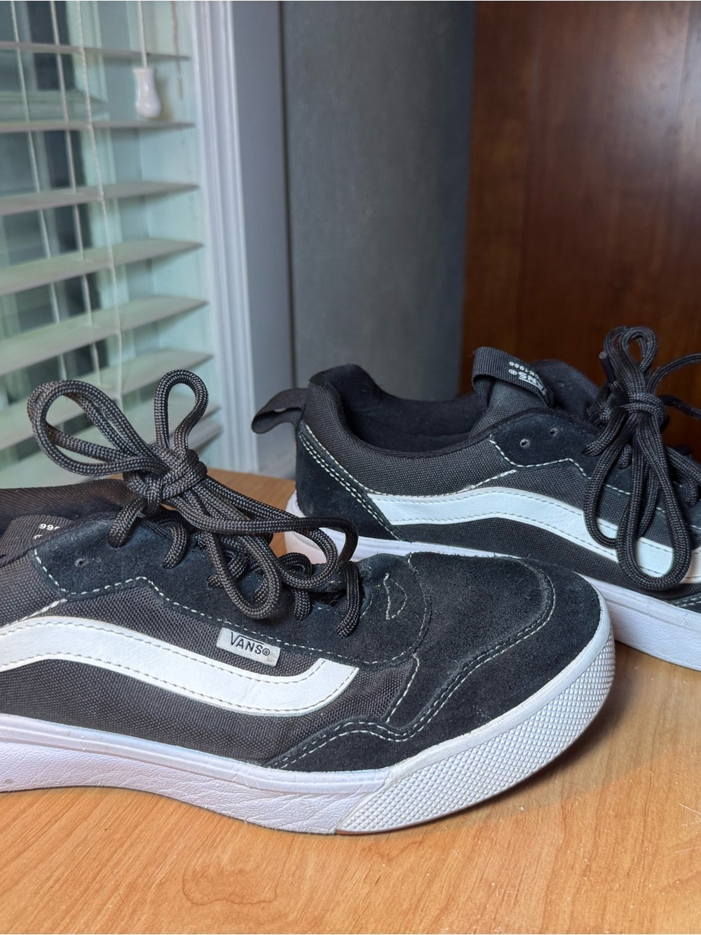 Vans Mens Black & White Low-Top Sneakers Size 10